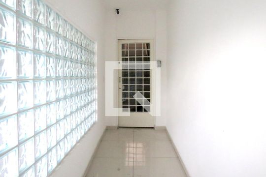 Entrada Casa de casa para alugar com 3 quartos, 250m² em Vila Mangalot, São Paulo