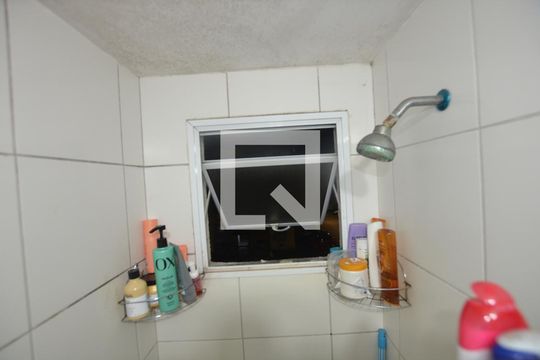 Banheiro de apartamento à venda com 3 quartos, 55m² em Parada de Lucas, Rio de Janeiro