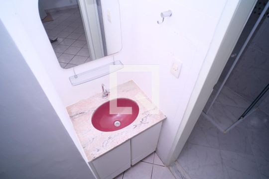 Lavabo de casa de condomínio para alugar com 3 quartos, 70m² em Alto de Pinheiros, São Paulo