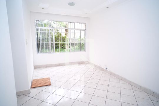 Sala de casa de condomínio para alugar com 3 quartos, 70m² em Alto de Pinheiros, São Paulo