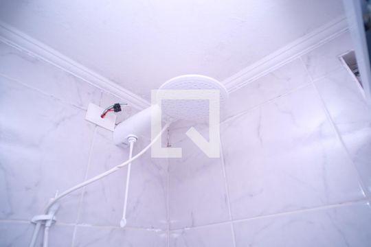 Detalhe do banheiro de casa de condomínio para alugar com 3 quartos, 70m² em Alto de Pinheiros, São Paulo
