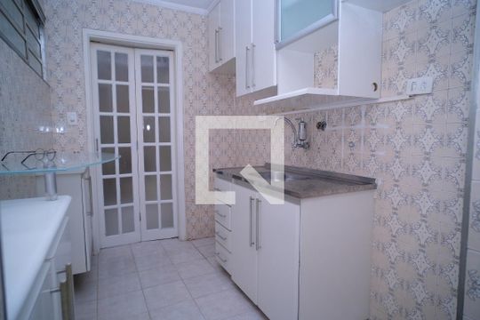 Cozinha de casa de condomínio para alugar com 3 quartos, 70m² em Alto de Pinheiros, São Paulo