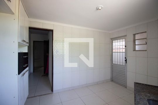 Cozinha de casa para alugar com 2 quartos, 100m² em Itaquera, São Paulo
