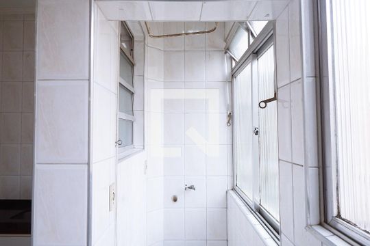Área de Serviço de apartamento para alugar com 1 quarto, 57m² em Vila Valenca, São Vicente