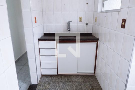 Cozinha de apartamento para alugar com 1 quarto, 57m² em Vila Valenca, São Vicente