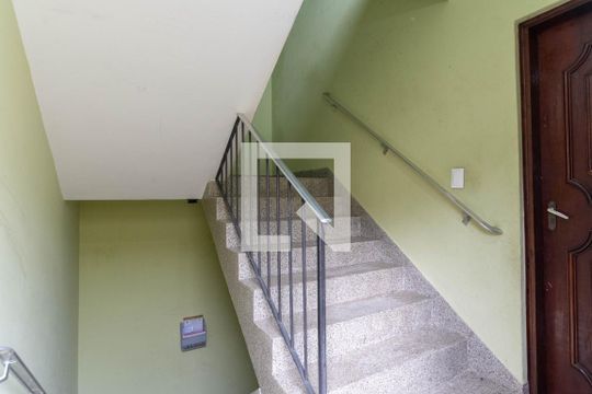 Hall de entrada de apartamento à venda com 2 quartos, 80m² em Jardim Terezópolis, Guarulhos