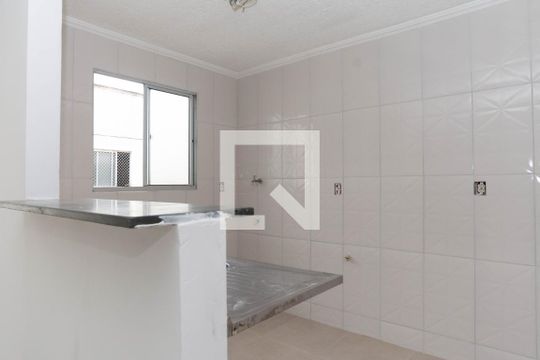 Cozinha de apartamento para alugar com 2 quartos, 45m² em Água Chata, Guarulhos