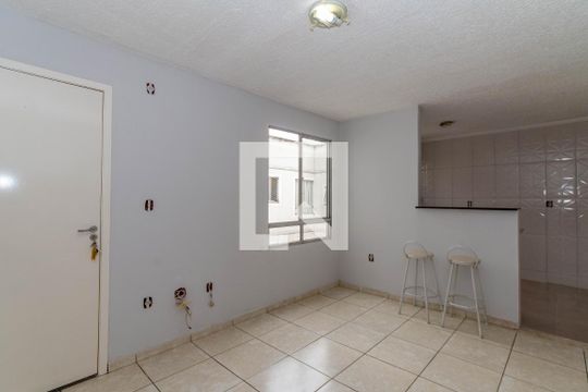 Sala de apartamento para alugar com 2 quartos, 45m² em Água Chata, Guarulhos