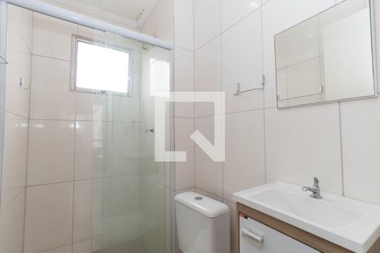 Banheiro de apartamento para alugar com 2 quartos, 45m² em Água Chata, Guarulhos