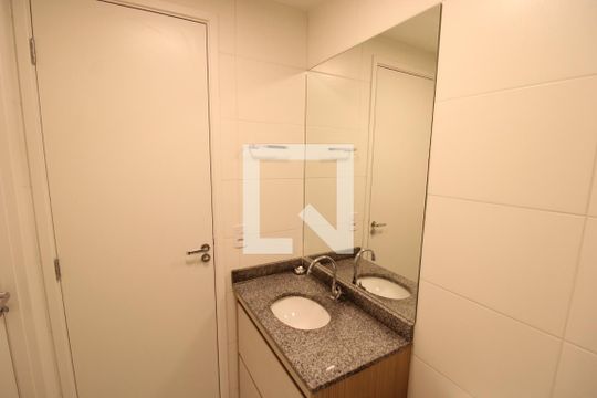 Banheiro de apartamento para alugar com 2 quartos, 35m² em Parada Inglesa, São Paulo