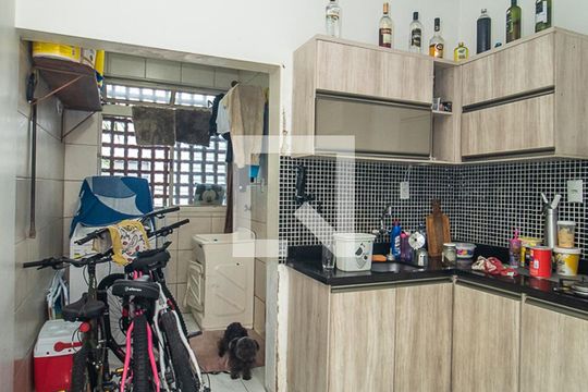Cozinha de apartamento à venda com 2 quartos, 90m² em Partenon, Porto Alegre