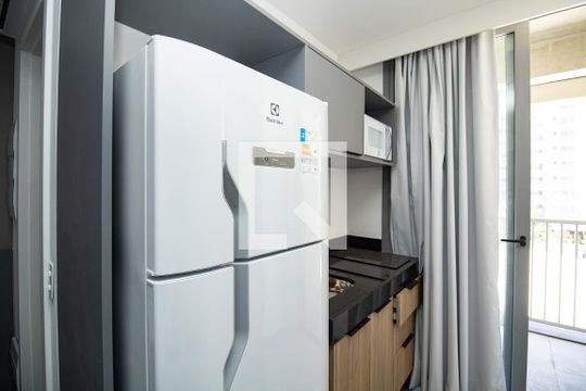 Cozinha- geladeira de kitnet/studio à venda com 1 quarto, 21m² em Moema, São Paulo