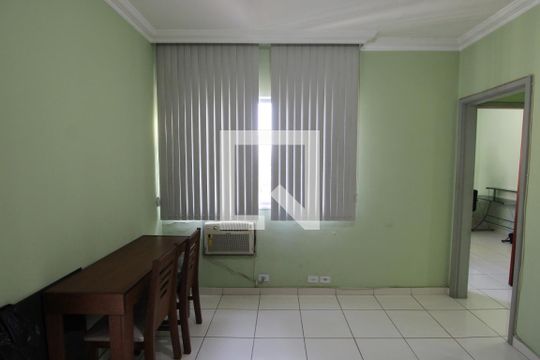 Sala de apartamento para alugar com 1 quarto, 40m² em Madureira, Rio de Janeiro