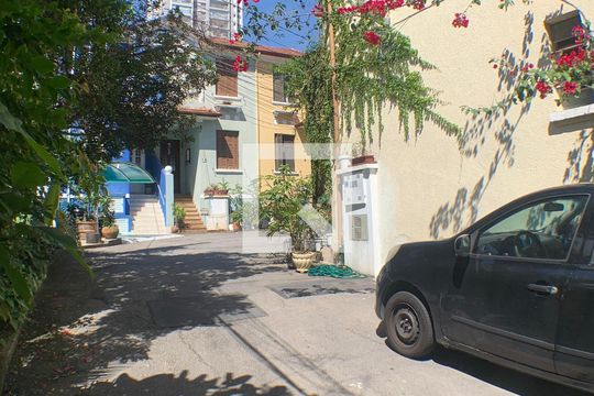 Área externa de casa à venda com 2 quartos, 120m² em Cambuci, São Paulo