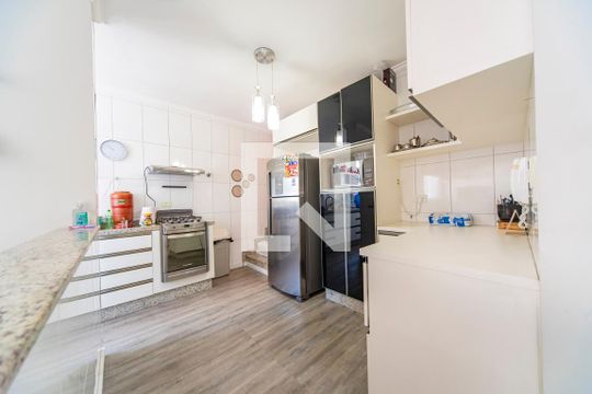 Cozinha  de apartamento à venda com 2 quartos, 140m² em Vila America, Santo André