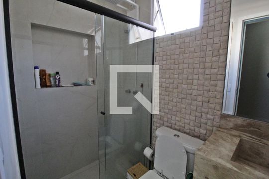 Banheiro da Suíte de apartamento para alugar com 2 quartos, 290m² em Granada, Uberlândia
