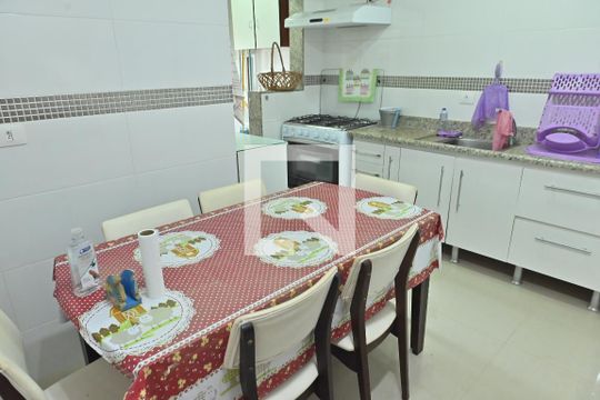 Cozinha de apartamento para alugar com 3 quartos, 146m² em Caiçara, Praia Grande