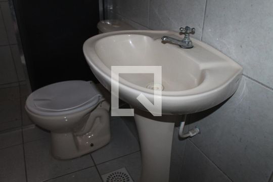 Banheiro de apartamento para alugar com 2 quartos, 69m² em Vicentina, São Leopoldo