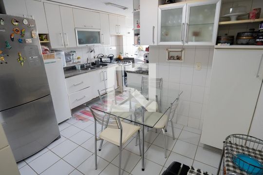 Cozinha de apartamento à venda com 3 quartos, 167m² em Icaraí, Niterói