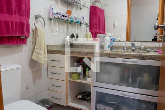 Banheiro de apartamento à venda com 3 quartos, 167m² em Icaraí, Niterói