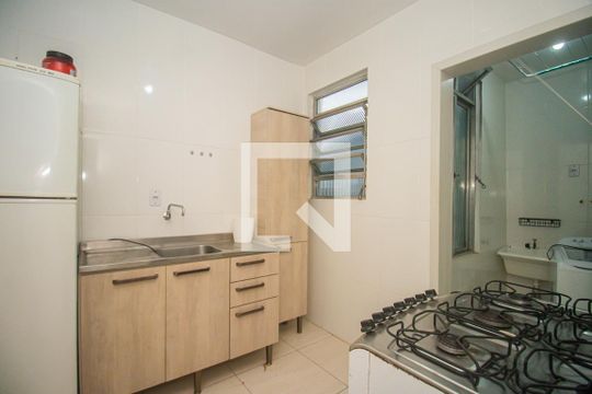 Cozinha e Área de Serviço de apartamento à venda com 2 quartos, 52m² em São Sebastião, Porto Alegre