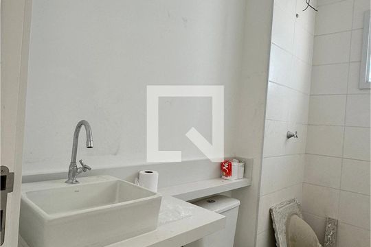 Banheiro de apartamento à venda com 2 quartos, 54m² em Alphaville Empresarial, Barueri