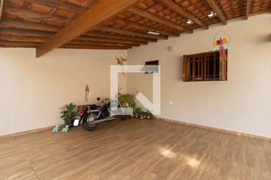 Garagem de casa à venda com 3 quartos, 360m² em Vila Florida, Guarulhos