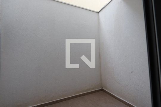 Quintal de kitnet/studio à venda com 1 quarto, 41m² em Vila Alpina, São Paulo