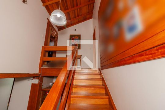 Escada de casa à venda com 4 quartos, 320m² em Canudos, Novo Hamburgo