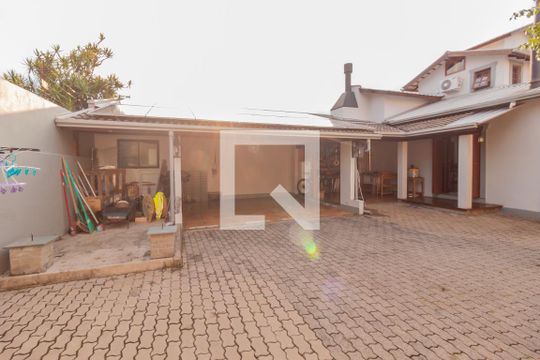 Área externa de casa à venda com 4 quartos, 320m² em Canudos, Novo Hamburgo