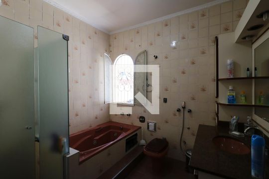 Banheiro da Suíte 1 de casa à venda com 3 quartos, 266m² em Campestre, Santo André