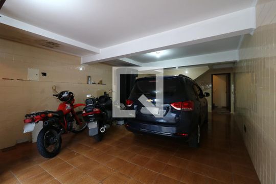Garagem de casa à venda com 3 quartos, 266m² em Campestre, Santo André