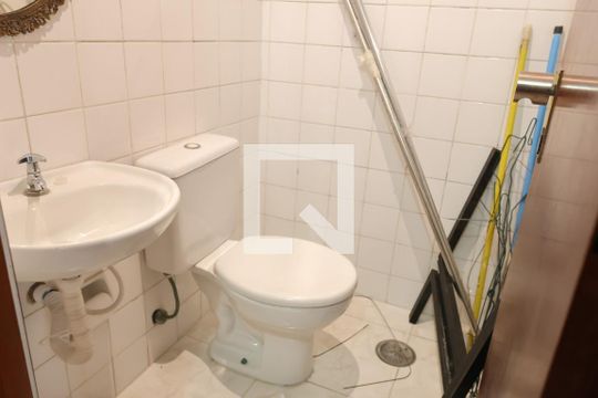Banheiro de serviço de apartamento à venda com 3 quartos, 155m² em Vila Uberabinha, São Paulo