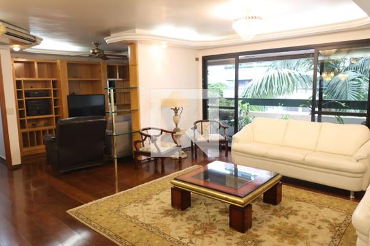 Apartamento à venda com 3 quartos, 155m² em Vila Uberabinha, São Paulo