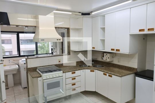 Cozinha de apartamento à venda com 3 quartos, 155m² em Vila Uberabinha, São Paulo