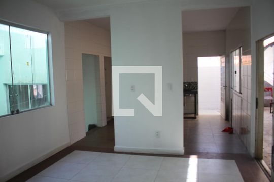 Sala de casa à venda com 3 quartos, 99m² em Monte Castelo, Contagem