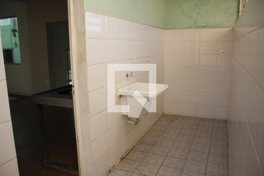 Área de Serviço de casa à venda com 3 quartos, 99m² em Monte Castelo, Contagem
