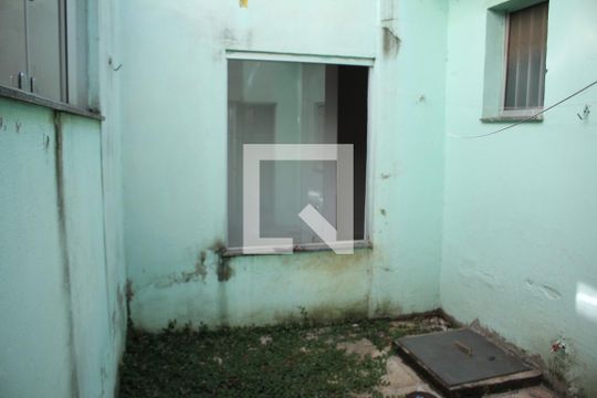 Area de Ventilação interna de casa à venda com 3 quartos, 99m² em Monte Castelo, Contagem