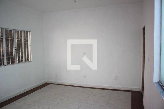 Sala de casa à venda com 3 quartos, 99m² em Monte Castelo, Contagem