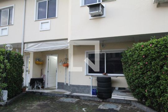 Fachada de casa de condomínio à venda com 3 quartos, 100m² em Pechincha, Rio de Janeiro