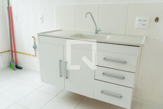 Cozinha de apartamento para alugar com 2 quartos, 42m² em Jardim Gilda Maria, São Paulo