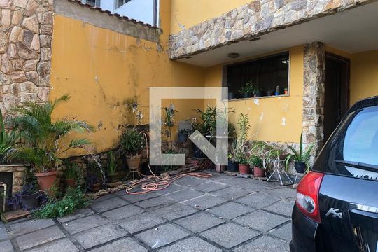 Garagem de casa à venda com 3 quartos, 157m² em Jardim Guanabara, Rio de Janeiro