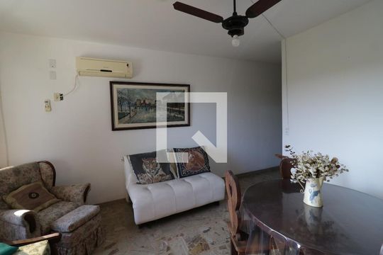 Sala de casa à venda com 3 quartos, 157m² em Jardim Guanabara, Rio de Janeiro