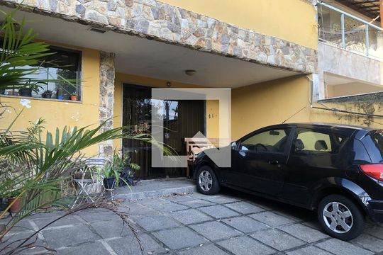 Garagem de casa à venda com 3 quartos, 157m² em Jardim Guanabara, Rio de Janeiro