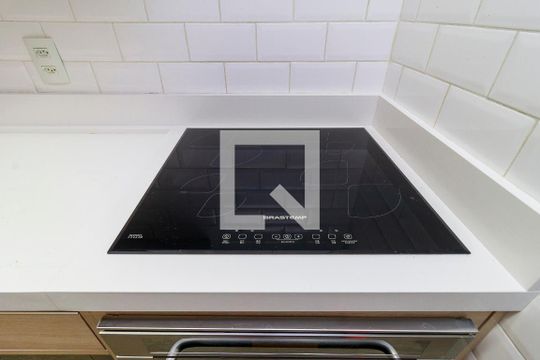 Cozinha de apartamento à venda com 2 quartos, 83m² em Santo Amaro, São Paulo
