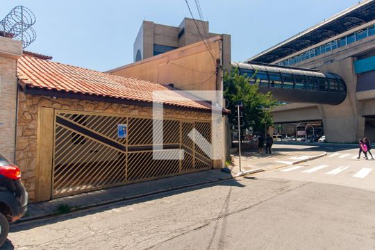 Fachada de casa à venda com 3 quartos, 190m² em Vila Paulo Silas, São Paulo