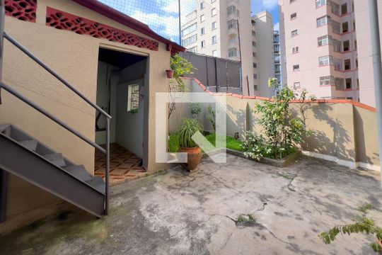Quintal de casa à venda com 3 quartos, 200m² em Vila Monumento, São Paulo