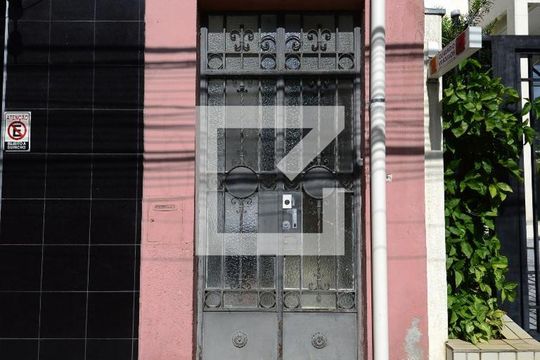 Fachada de casa à venda com 5 quartos, 260m² em Vila Mariana, São Paulo