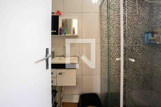 Banheiro de apartamento à venda com 2 quartos, 43m² em Casa Grande, Diadema