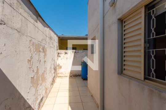 Quintal de casa à venda com 4 quartos, 184m² em Parque Fazendinha, Campinas